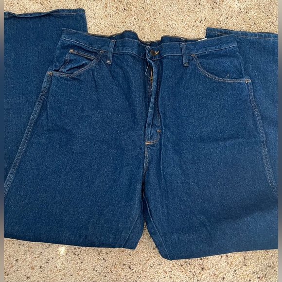 NWT Men’s Rustler Blue Jeans straight leg, regular fit size 42X32 - Picture 4 of 4